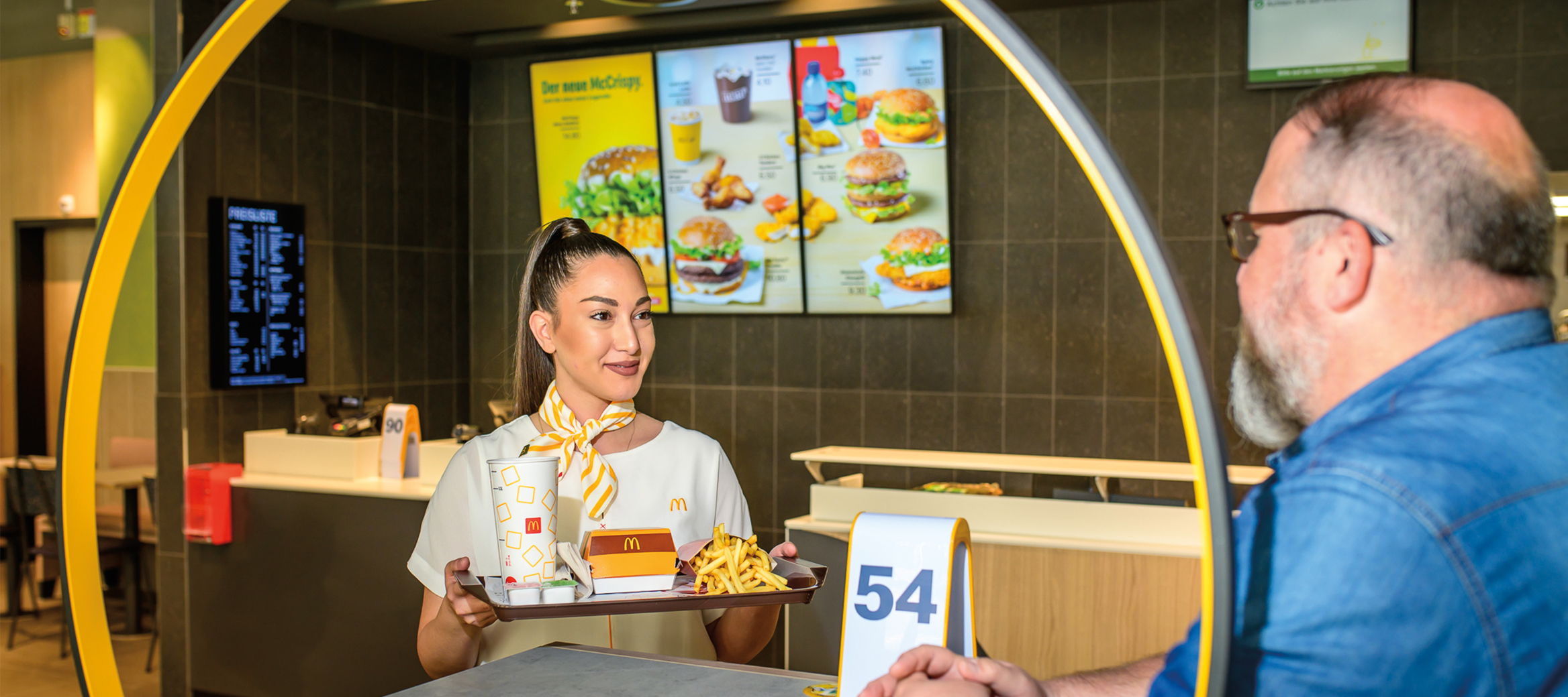 McDonalds Restaurant Sihlcity Service a table