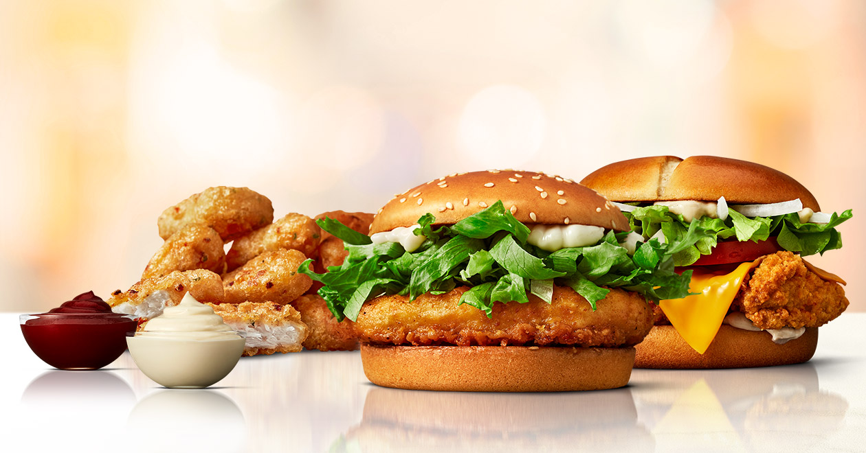 Mcchicken, McCrispy Deluxe och Spicy Chicken McNuggets tillsammans med dipsåser