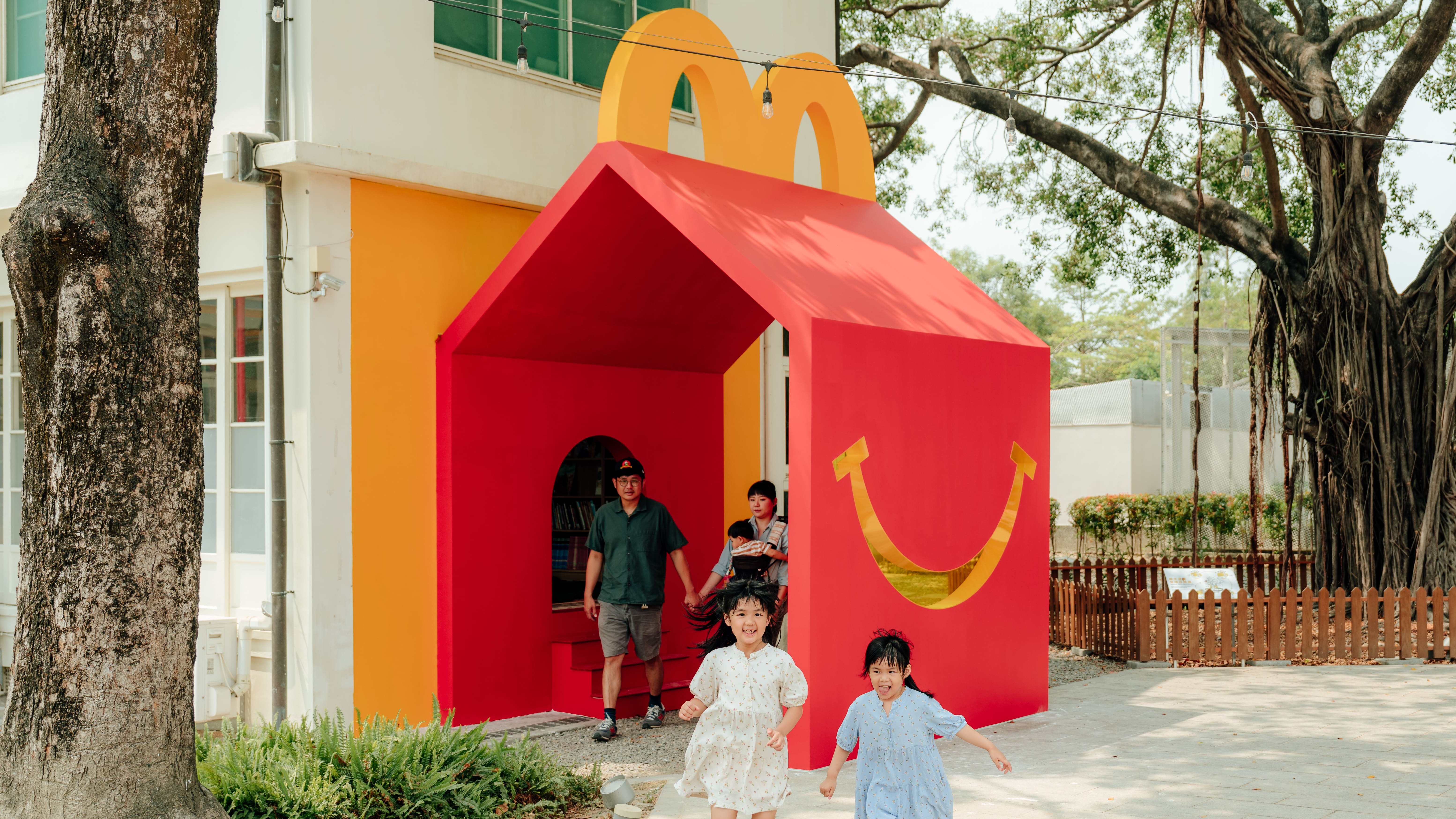 HOT!  麥當勞攜手屏東勝利星村打造「麥麥親子共讀區」：