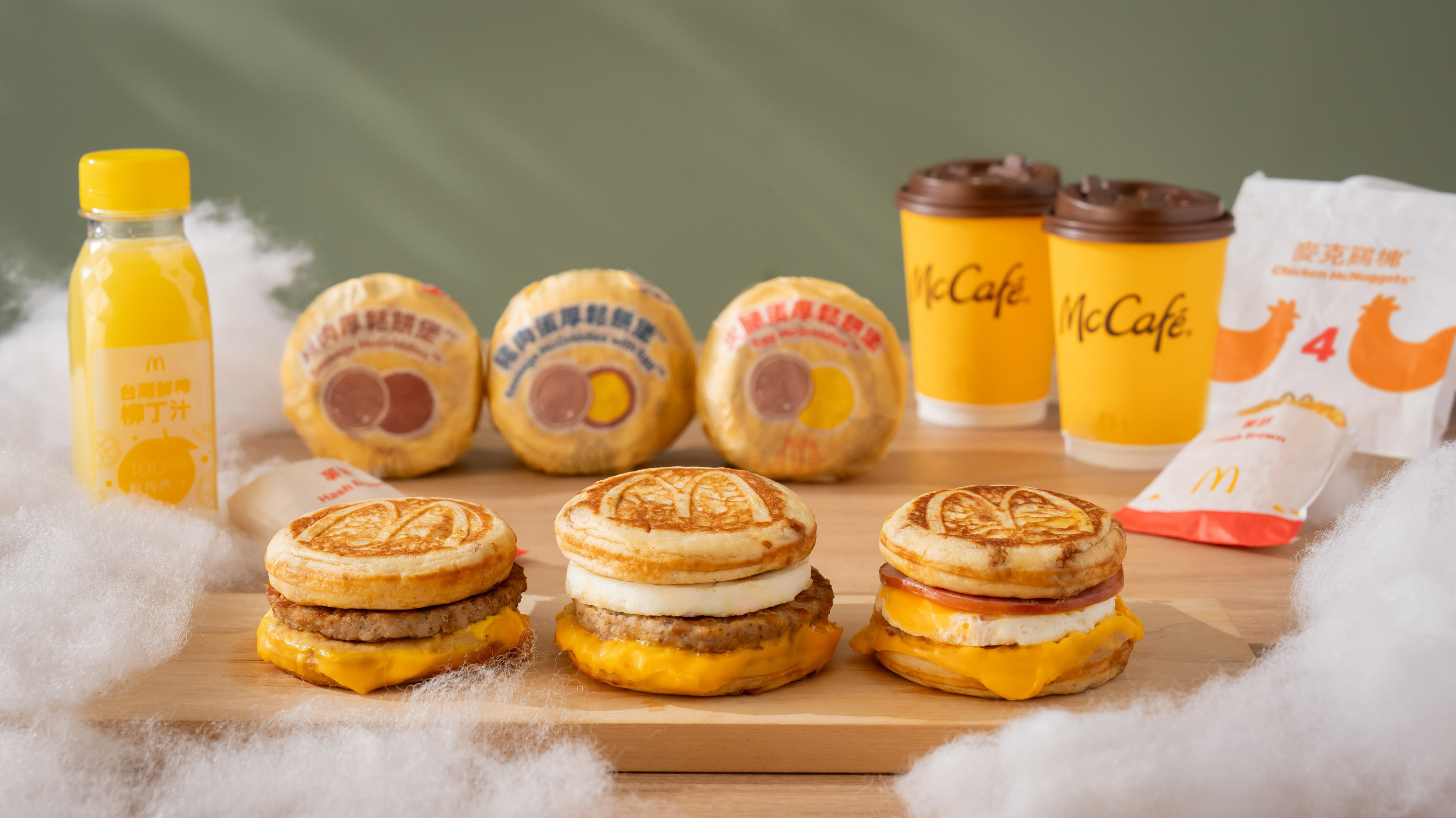 HOT!  麥當勞McGriddles「厚鬆餅堡系列」11/13起早餐時段重磅登場：